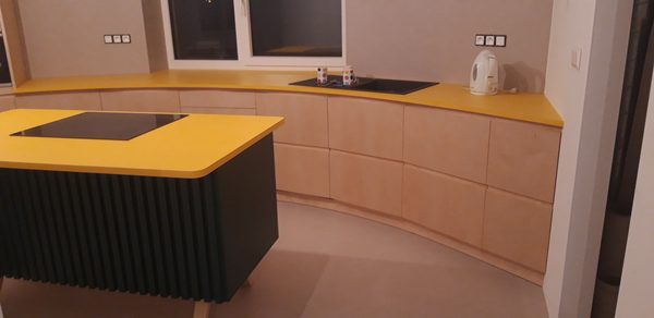 Rohový pracovný stôl