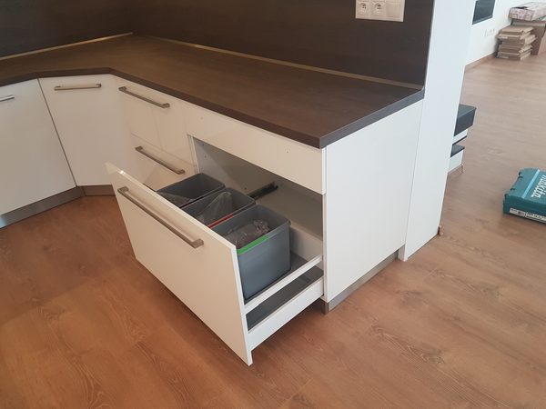 Kuchynská linka s digestorom
