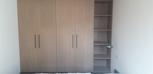 Vstavaná šatníková skriňa