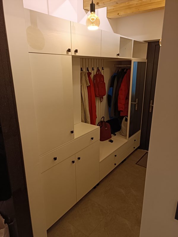 Vstavaná skriňa v predsieni